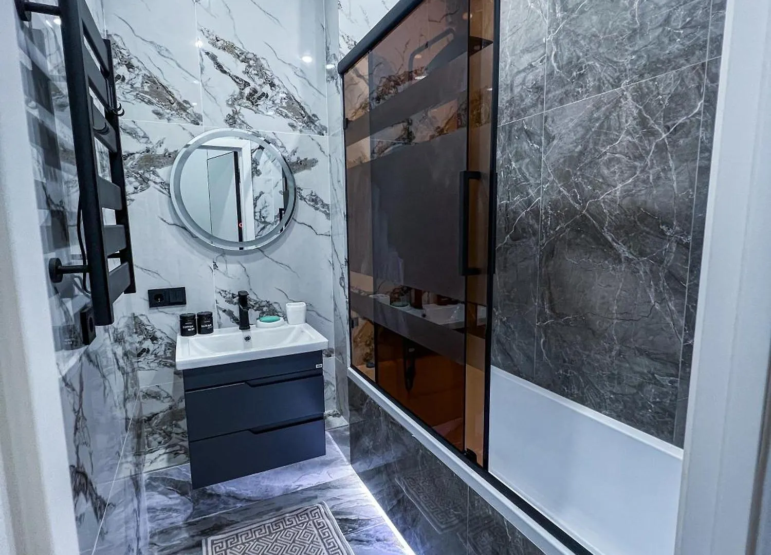 Comfort City 3-Room Apartments Almaty 0*,